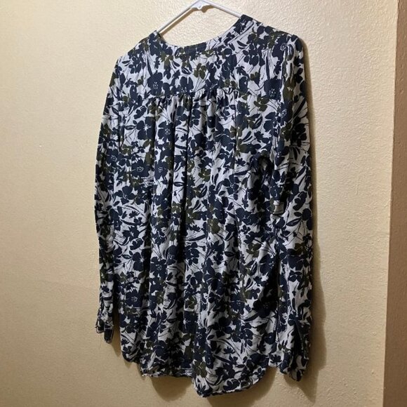 Loft Women's Floral 1/2 Button Lightweight Long Sleeve Rayon Blouse Size Medium - Picture 2 of 5